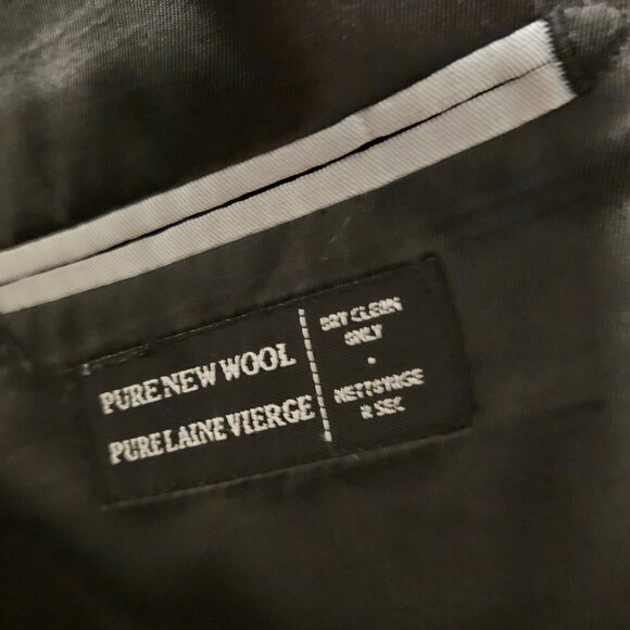 Refined Signature Carrington Charcoal Pinstripe Wool Suit - 100% Wool - Picture 5 of 10